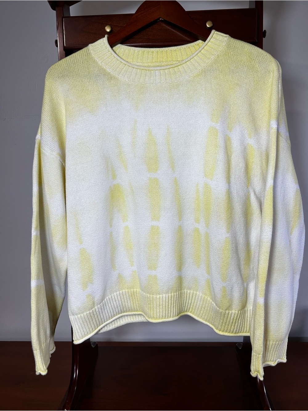 Elizabeth and James Women’s XL Yellow and Tie-Dye Crewneck Sweater Long Sleeve